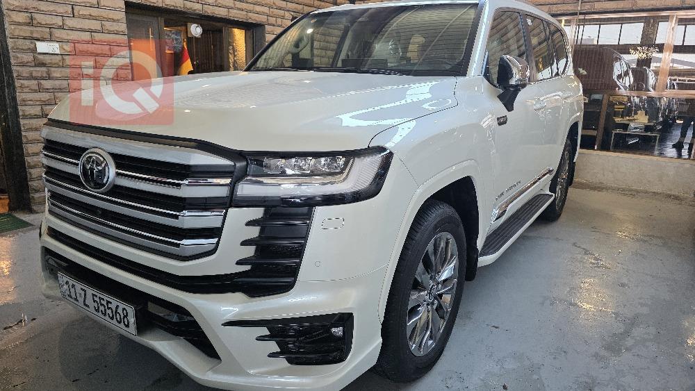 تۆیۆتا لاند کروزەر